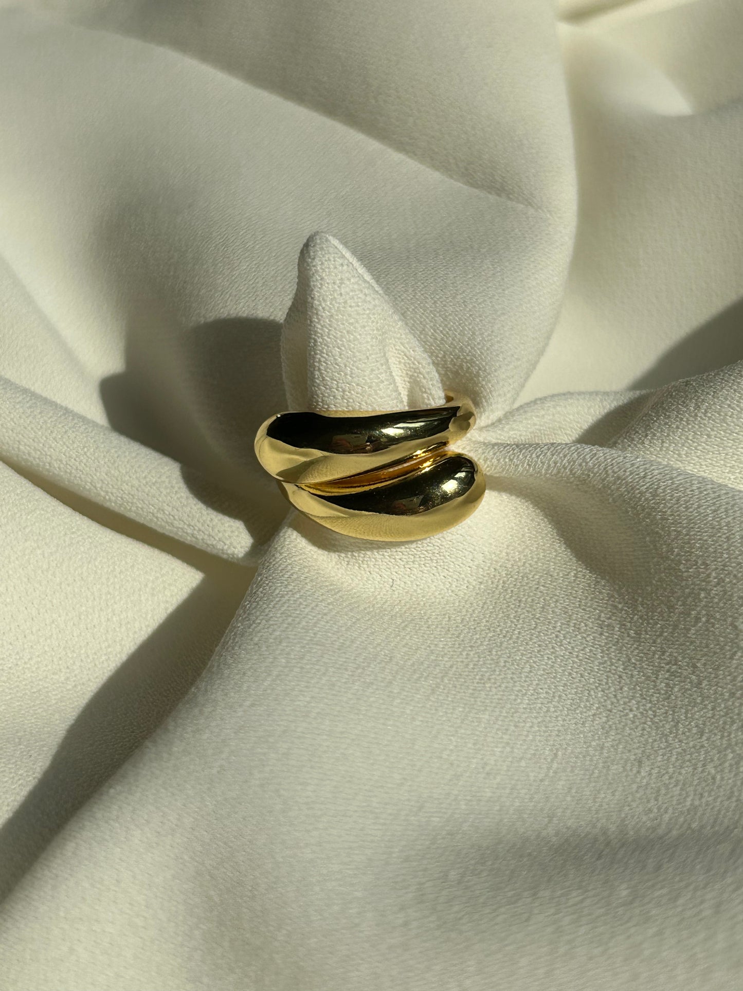 The Luxe Wave Ring